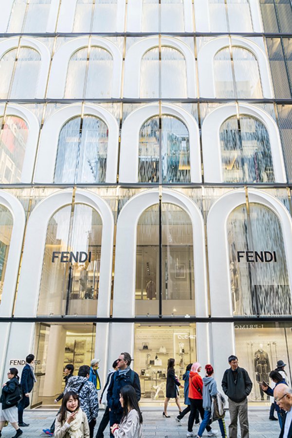 Fassadenspezialist seele baute schon den spektakulären Fendi Store in Beverly Hills zuvor.