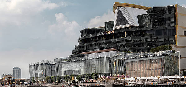 64 triangluar panes for the steel A-frame of ICONSIAM Wisdom Hall realized by seele