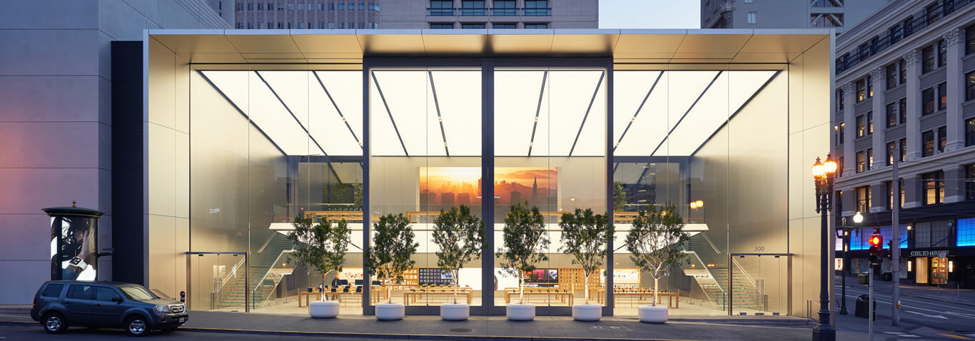 Apple Retail Store in San Francisco was realized by façade specialist seele with an astounding steel-and-glass sliding section.
