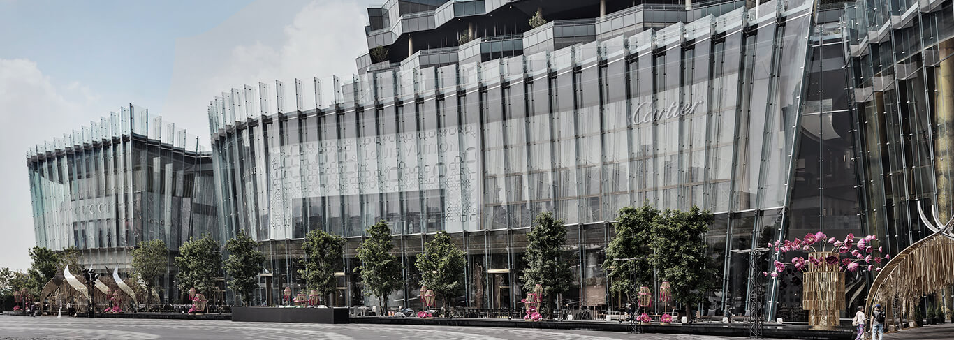 Das imposante Luxus-Kaufhaus ICONSIAM in Bangkok verfügt über eine technisch herausragende Ganzglasfassaden.