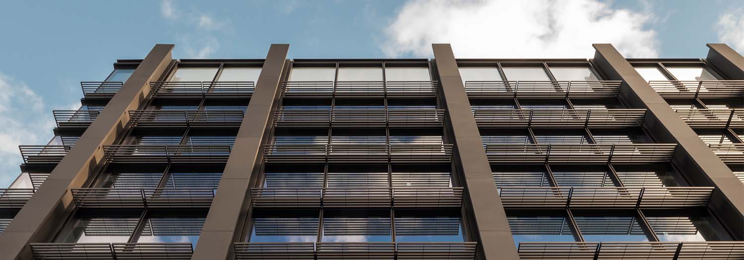 The new office space Principal Place in London got a 14.950sqm unitised office façade, made by façade specialist seele.