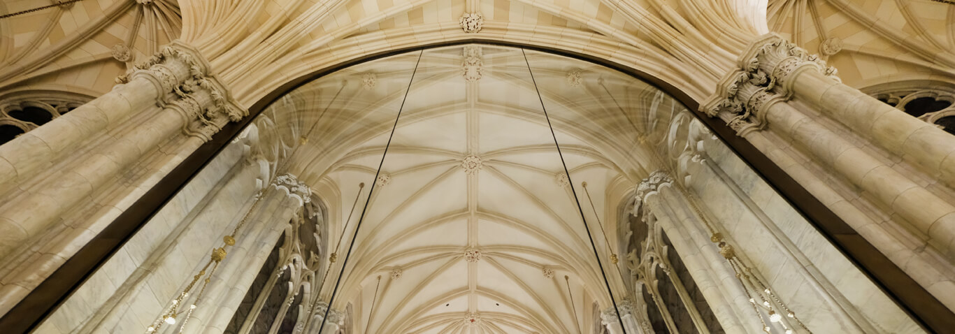 Façades specialist seele assembled the 82sqm big internal façade in the St.Patrick's Cathedral in New York City.