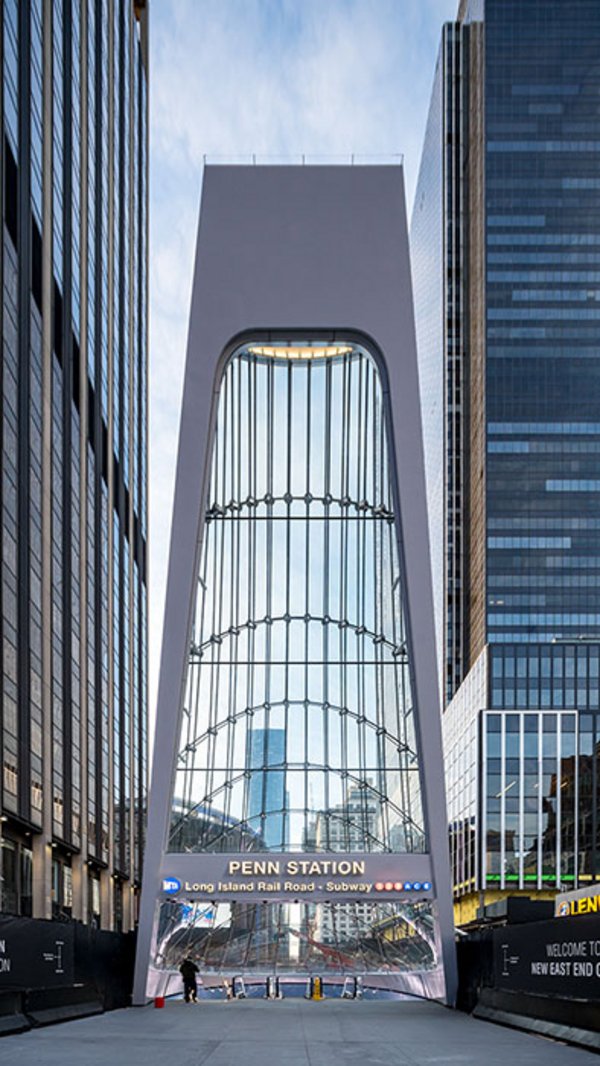 East End Gateway New York mit einer Stahl-Glas-VOrdachkonstruktion made by seele.