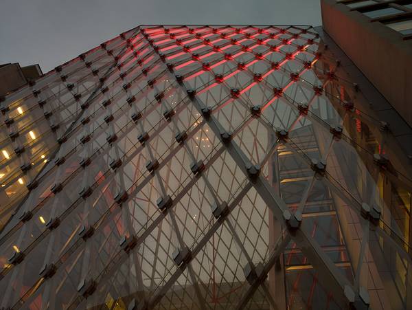The enormous folded plate roof, made by seele, comprising three triangles and a trapezium, floats weightlessly 17m above the atrium.