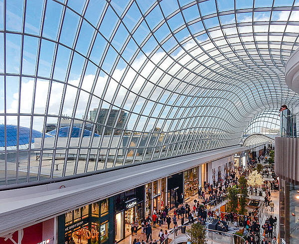 The free-form roof for Australia's largest retail complex consists of a steel-and-glass construction, made by seele.