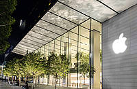 Apple Retail Store Knightsbridge, Singapur, All-Glass façade by se-austria.