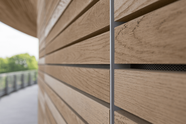 seele realisierte eine Holzoptik-Fassade für den Platz Wimbledon No.1.