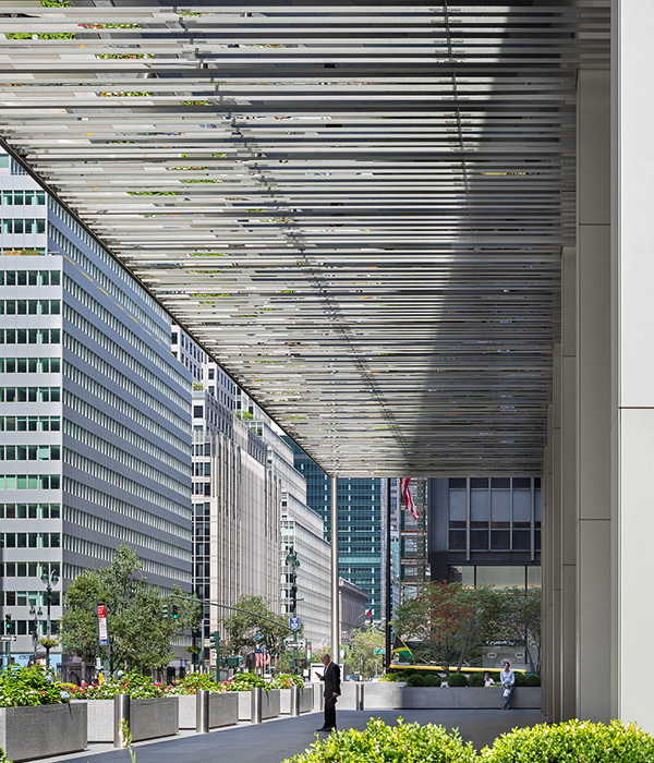 Das Hauptaugenmerk von 277 Park Avenue liegt auf dem 36m breiten und 9m weit auskragenden Vordach des Haupteingangs made by seele.