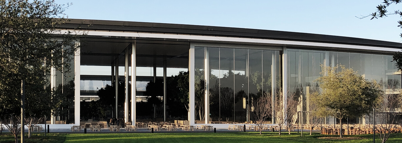 The glasses of the Apple Park restaurant doors in Cupertino, made by seele, are 16m high.