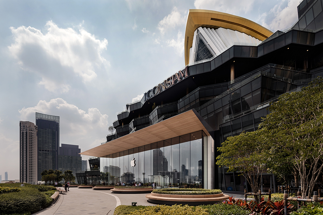 The first Apple Store in Thailand has opened at ICONSIAM.© Andreas Keller
