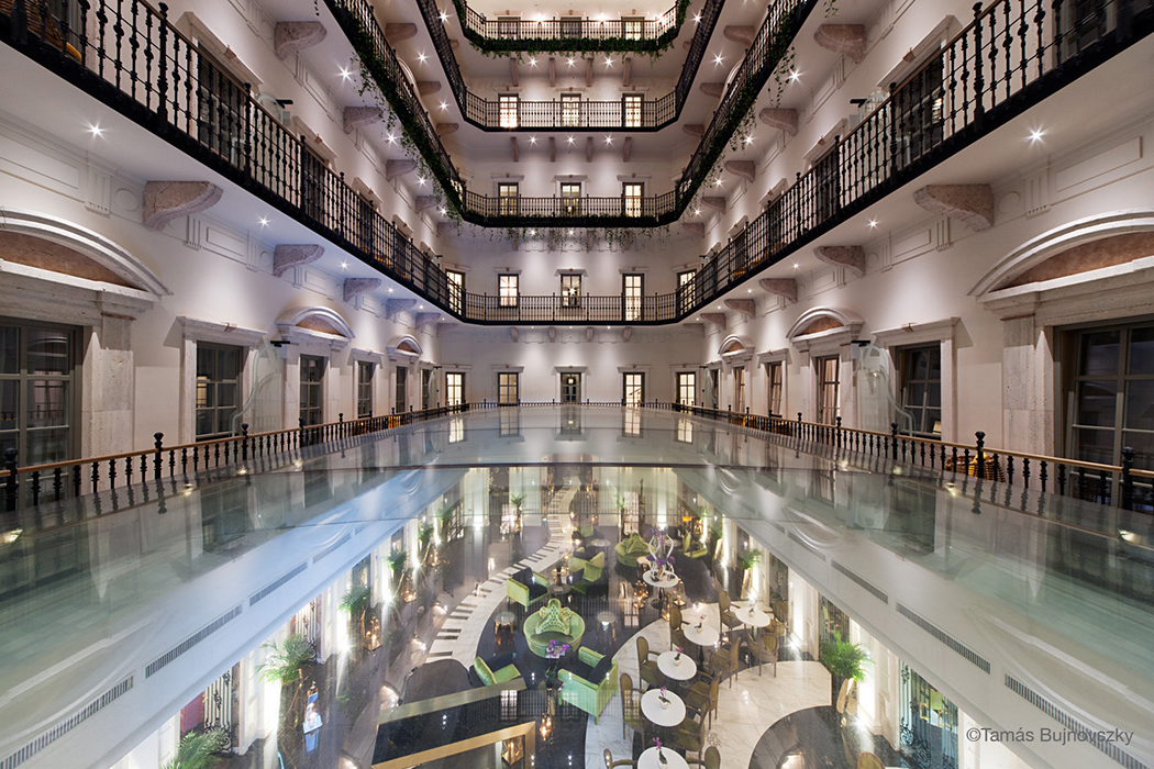 For the luxurious boutique hotel in Budapest, the Aria hotel, seele realized the atrium glazing above the lobby.