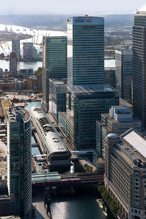 Spektakulärer Blickfang der Canary Wharf Crossrail Station ist seine Membranüberdachung aus ETFE-Kissen.