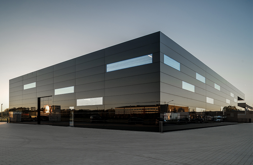 GSP® elements up to 14.5m long envelope the building made by seele.