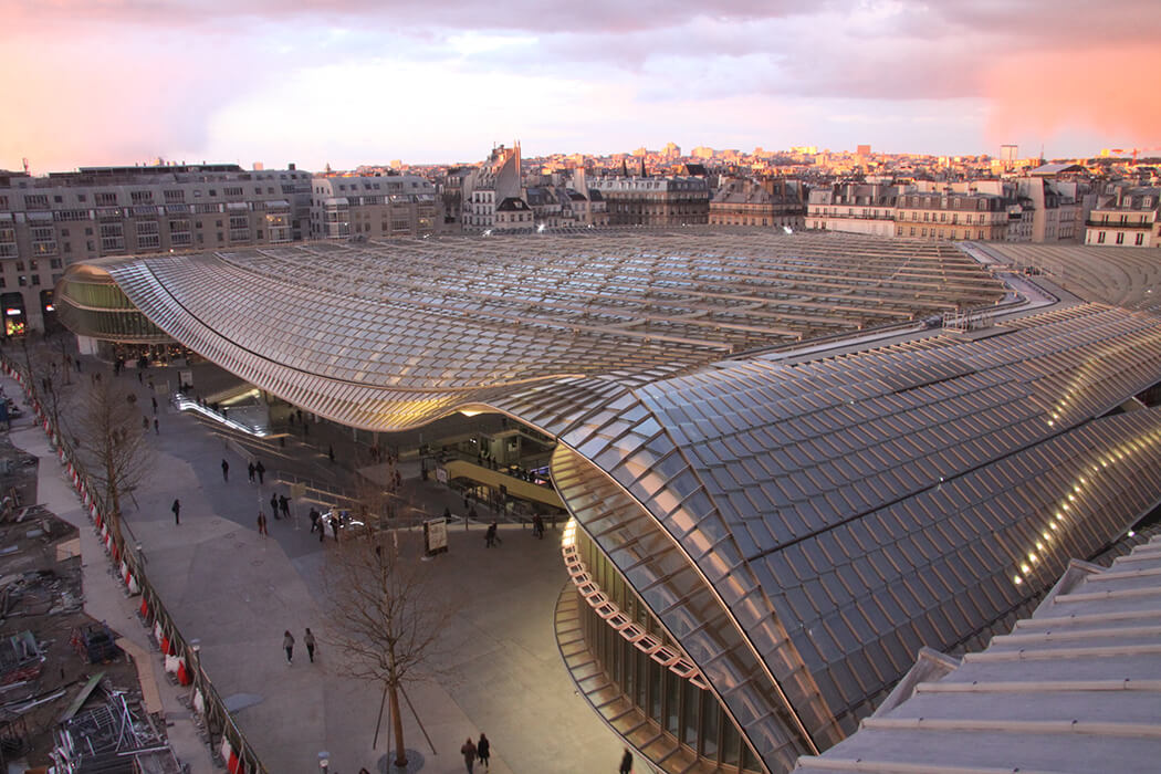 La canopée at Les Halles in Paris consists of a light, translucent bulding-shell, made by seele.
