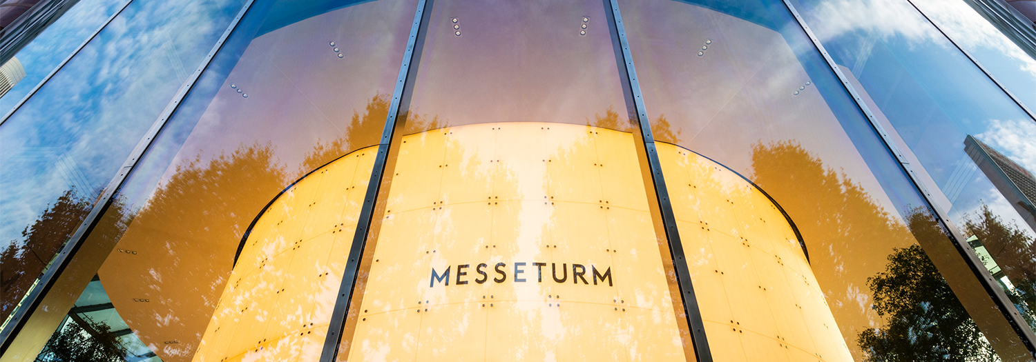 Stahl-Glas-Fassade für den Messeturm Frankfurt, realisiert von seele.