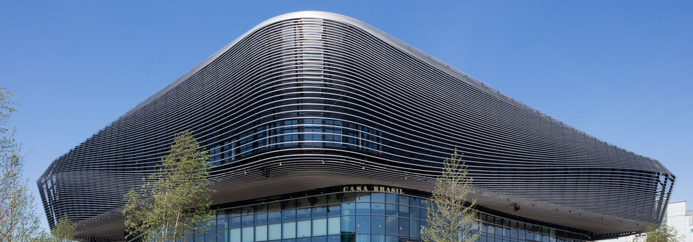 In the South of England, façade constructor seele realized a new retail and entertainment building, the WestQuay Watermark.
