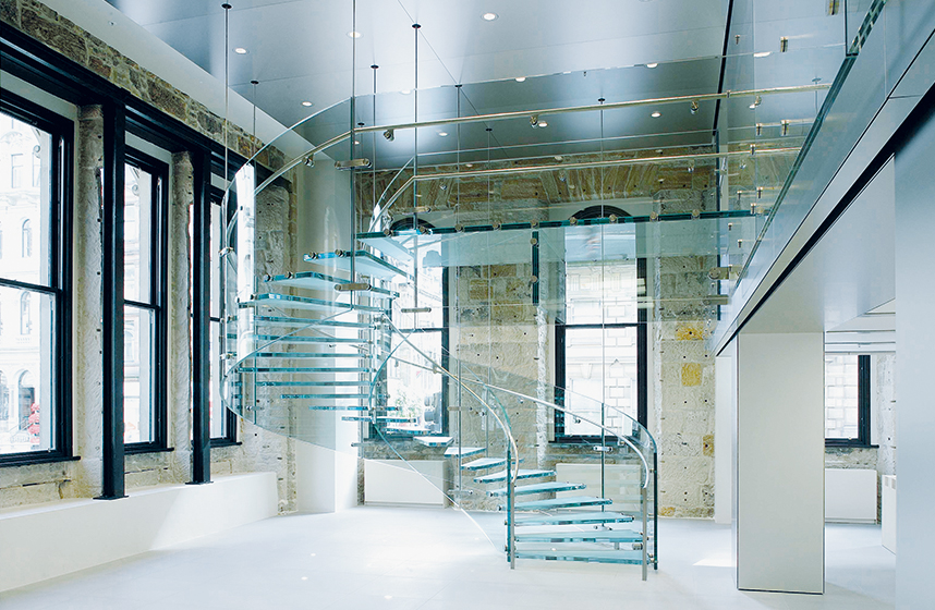 All-glass spiral staircase for Apple Store Glasgow, made by seele