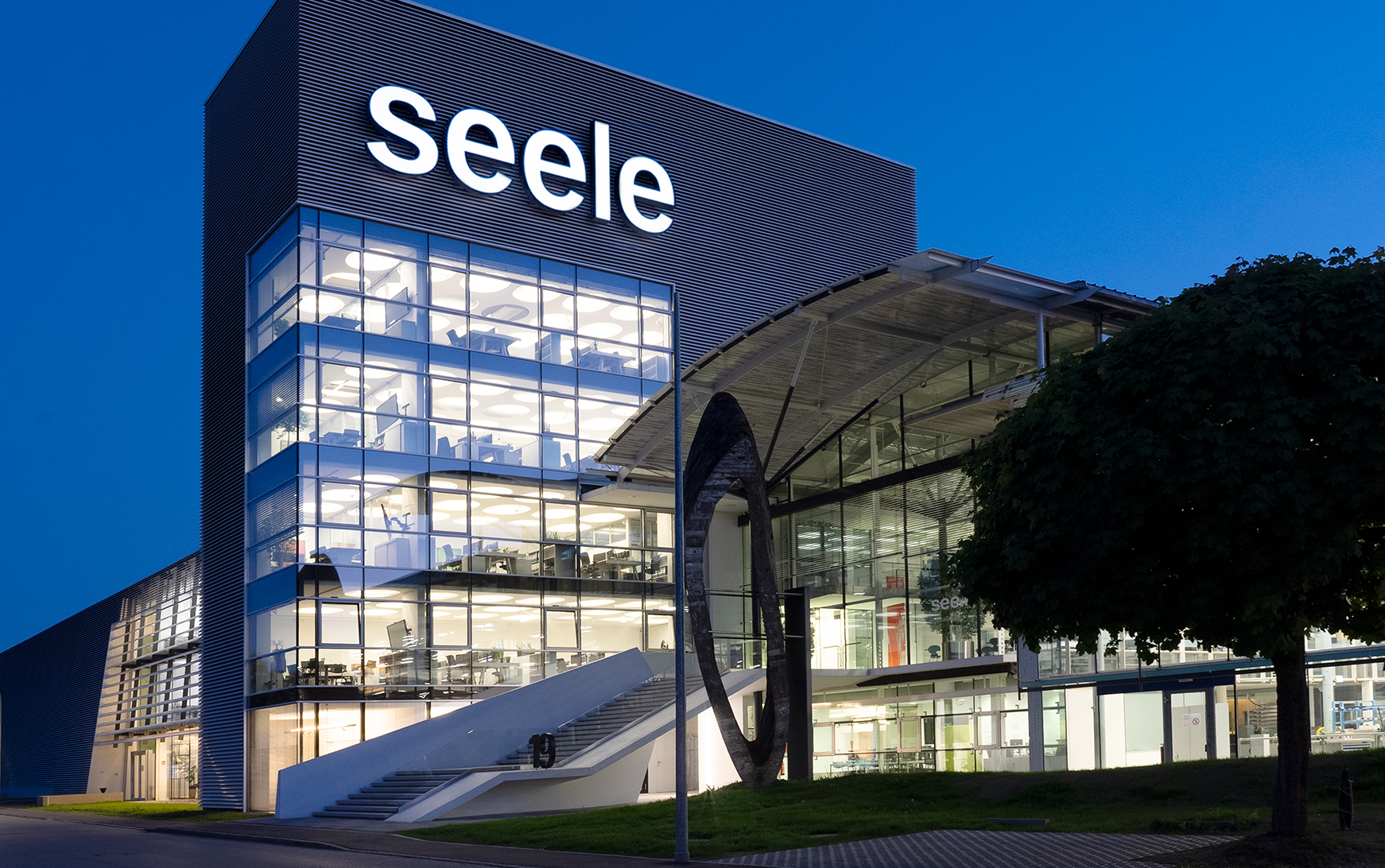 What awaits you at façade specialist seele is a dynamic and forward-looking workplace with an international approach.